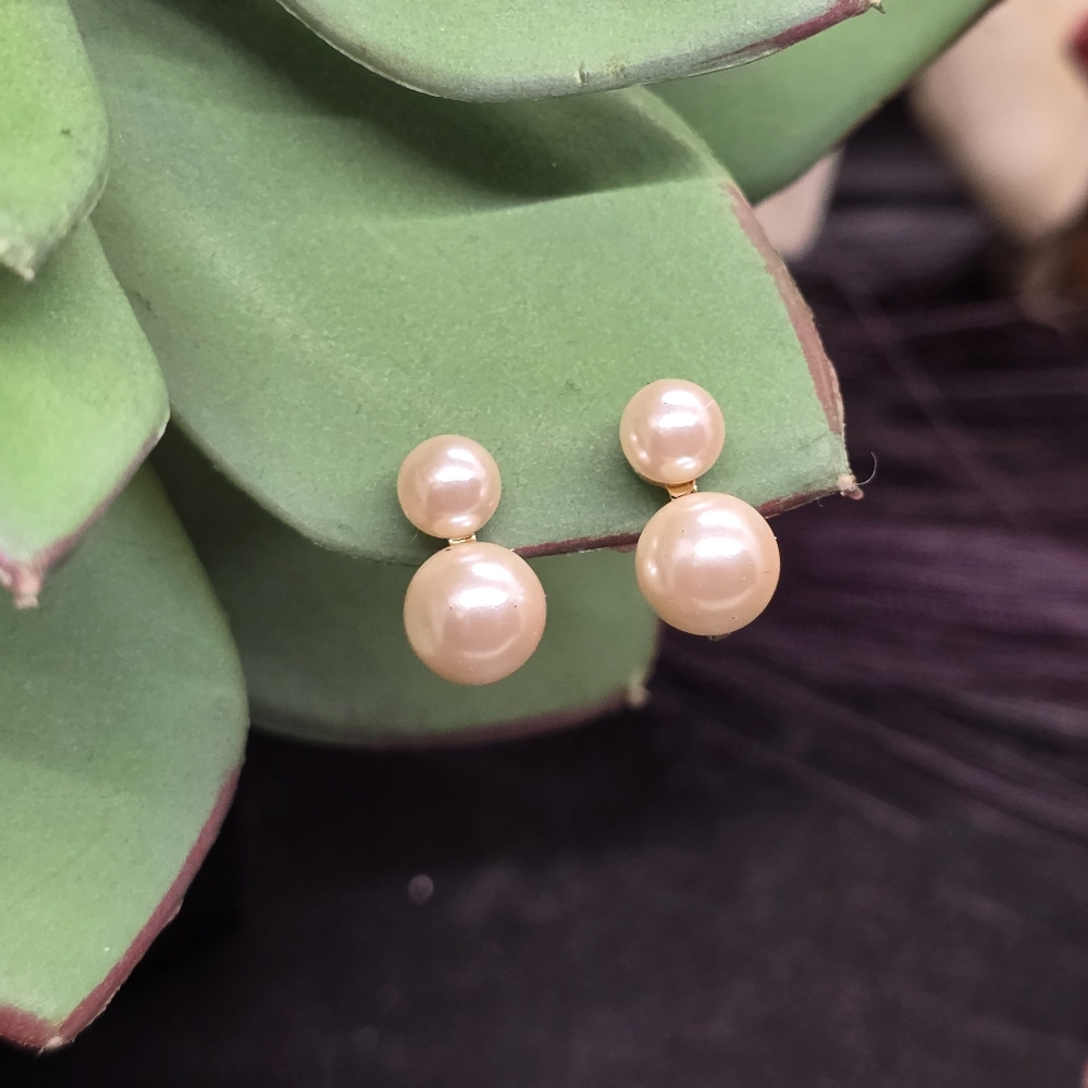 Dainty Vintage Avon Gold Tone and Faux Pearls